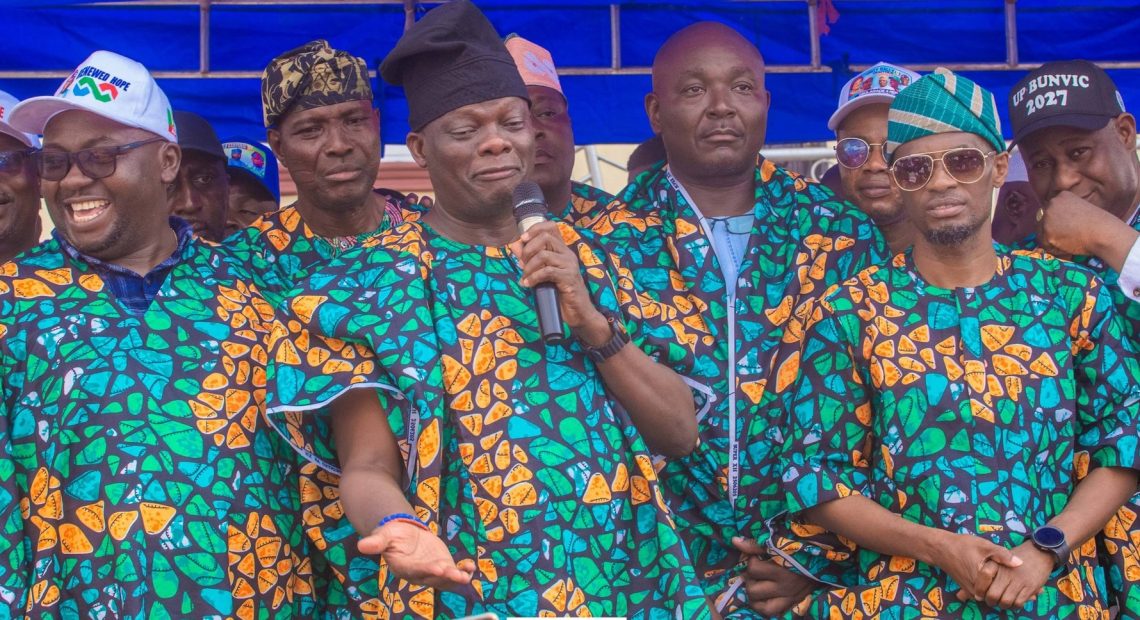 Senator Teslim Folarin, at the Ona-Ara/Egbeda LG Renewed Hope Ambassadors Tour